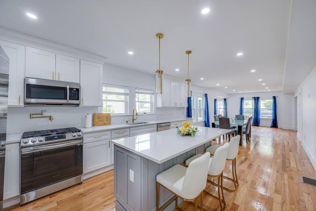 Appartamento Modern Red Door Haven +5Mins To Boston Milton Esterno foto