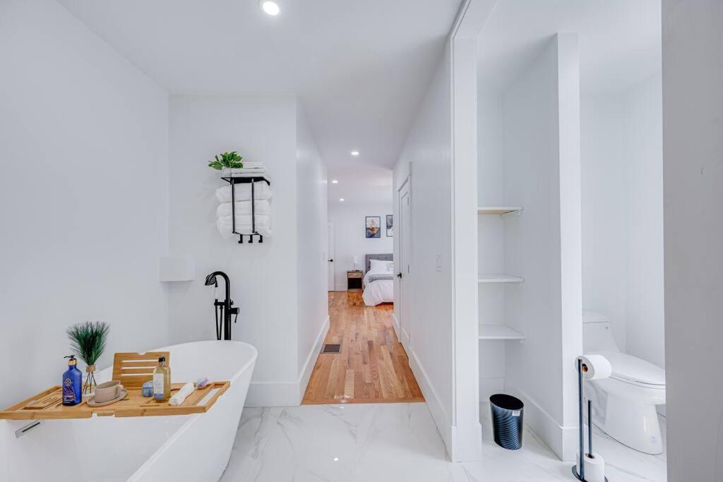 Appartamento Modern Red Door Haven +5Mins To Boston Milton Esterno foto